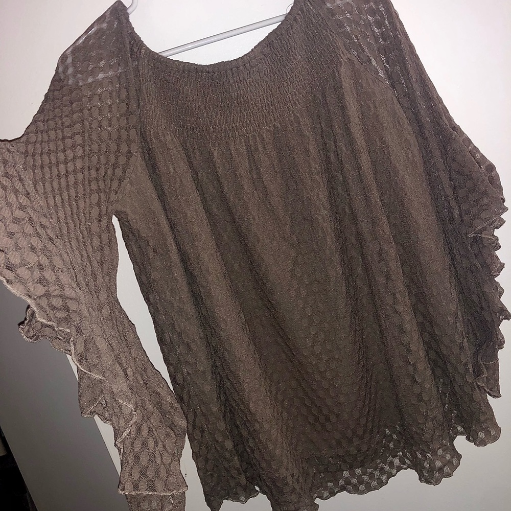 Shannon Ford• 3/4” sleeve•peasant style top•polka dot ruffle sleeves•M